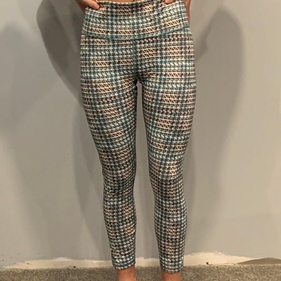 Fabletics Define waisted, 7/8 Leggings - Picture 5 of 7